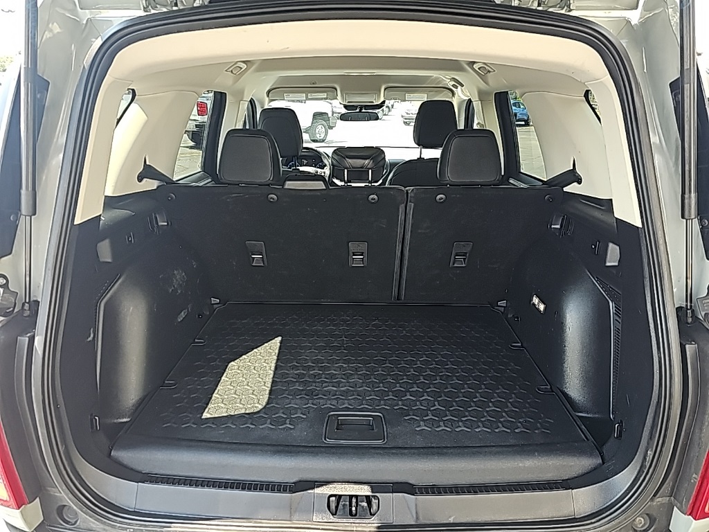 Vehicle image 12 of 25