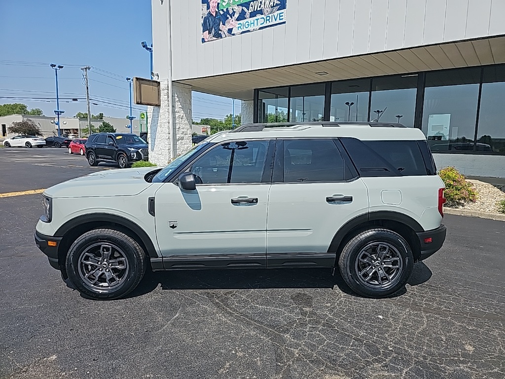 Vehicle image 9 of 25
