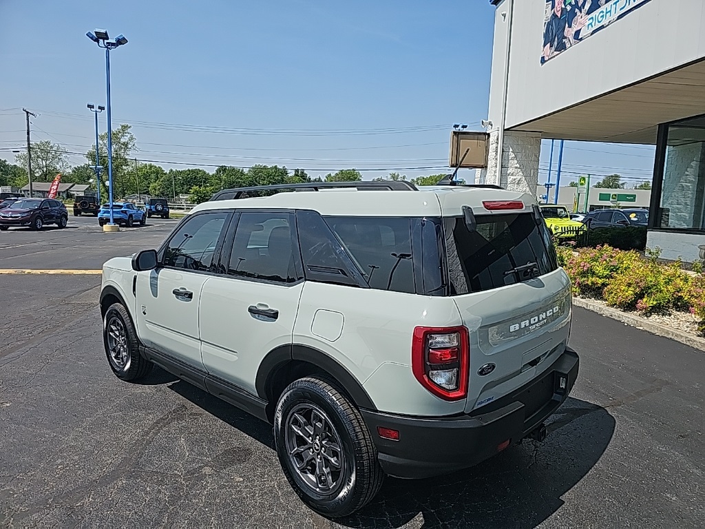 Vehicle image 8 of 25