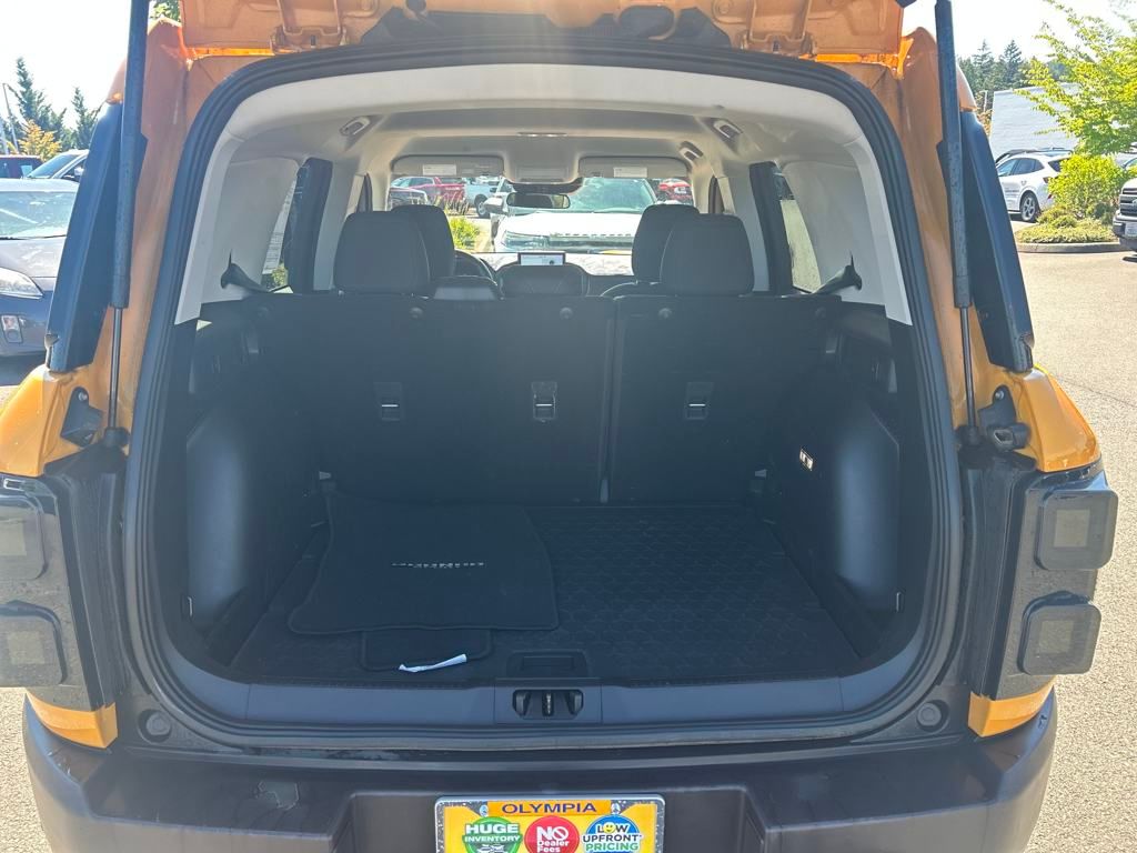 Vehicle image 25 of 29