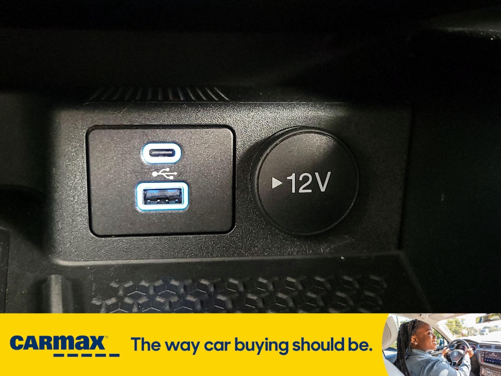 Vehicle image 23 of 27