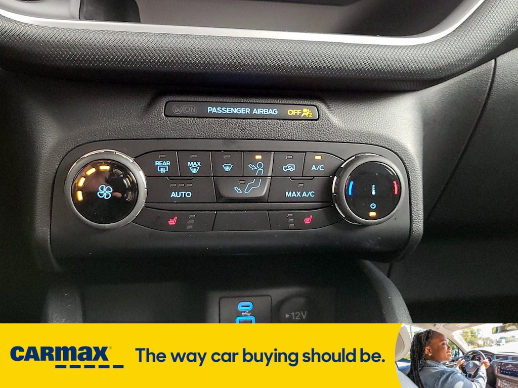 Vehicle image 21 of 27