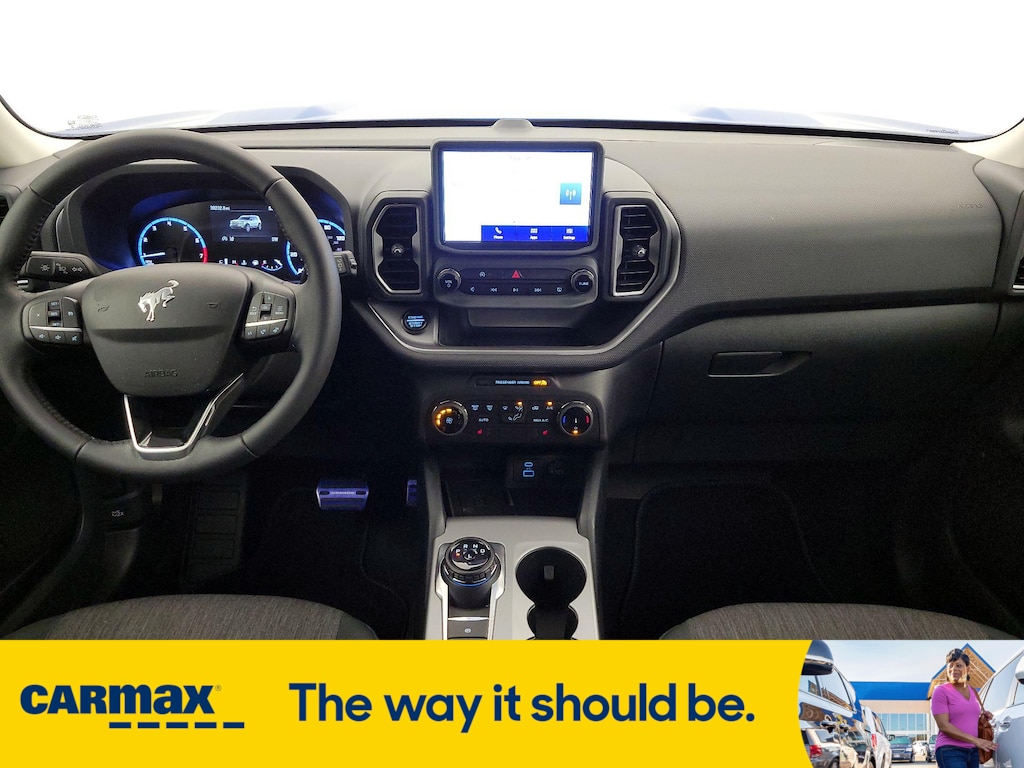 Vehicle image 11 of 27