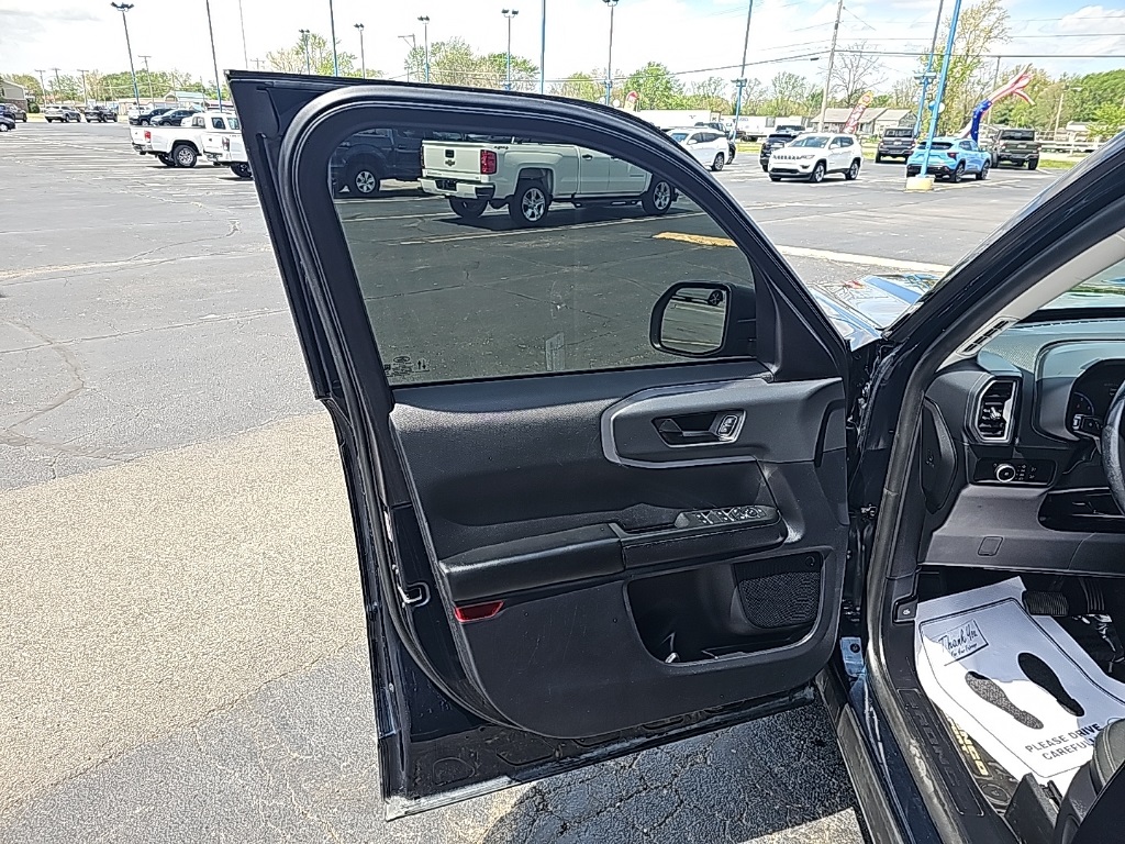 Vehicle image 17 of 28