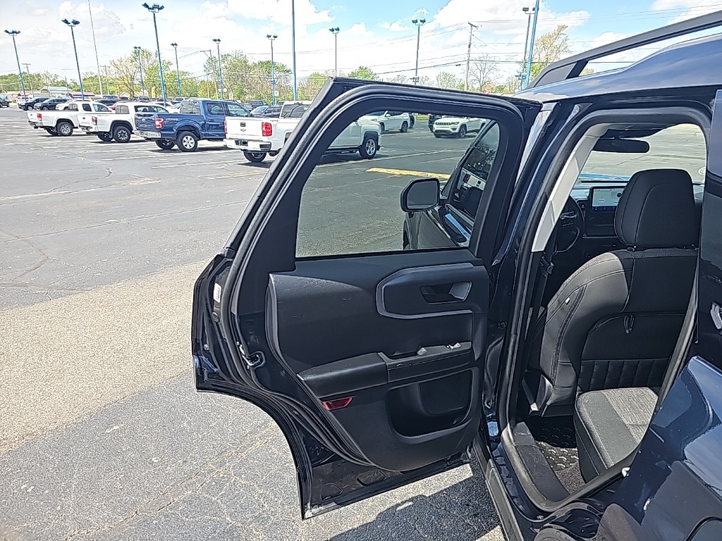 Vehicle image 14 of 28