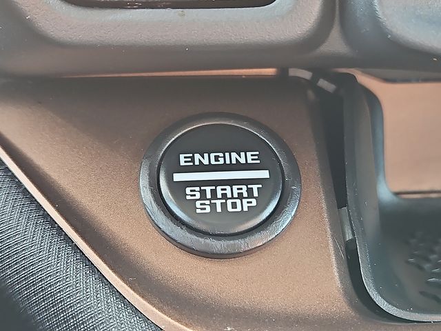 Vehicle image 22 of 33