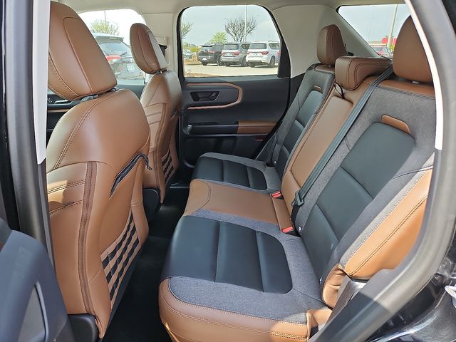 Vehicle image 10 of 33
