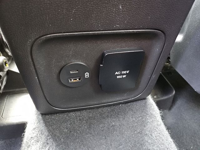 Vehicle image 26 of 33