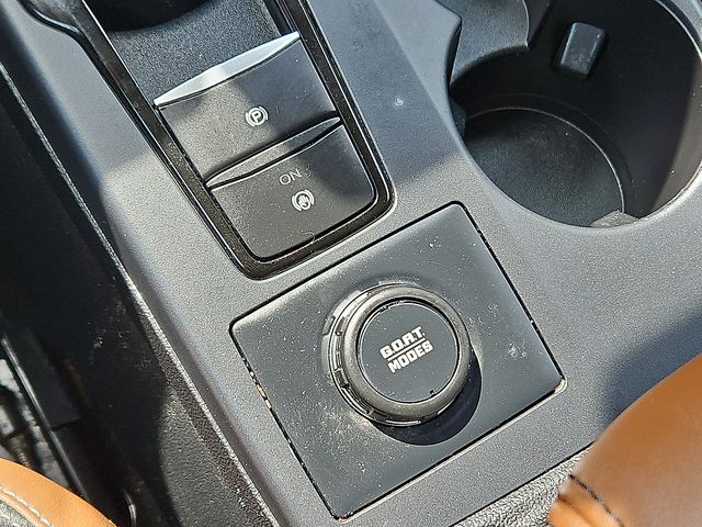 Vehicle image 24 of 33