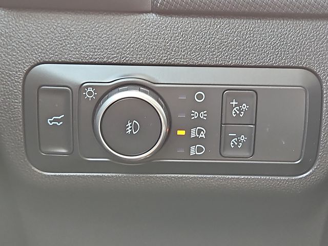 Vehicle image 23 of 33