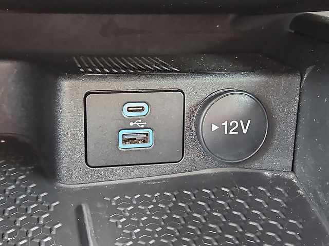 Vehicle image 25 of 33