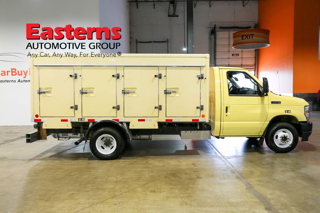 Vehicle image 5 of 40