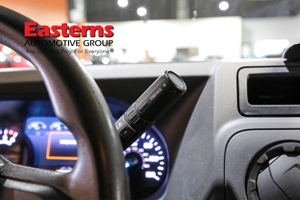 Vehicle image 13 of 40