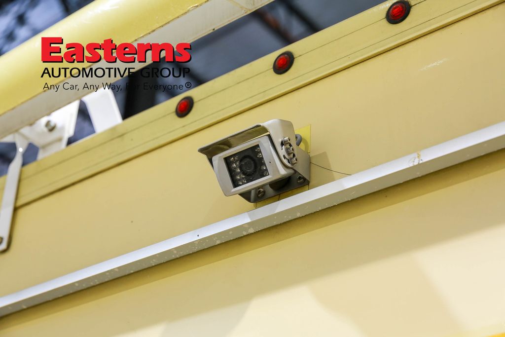 Vehicle image 25 of 40