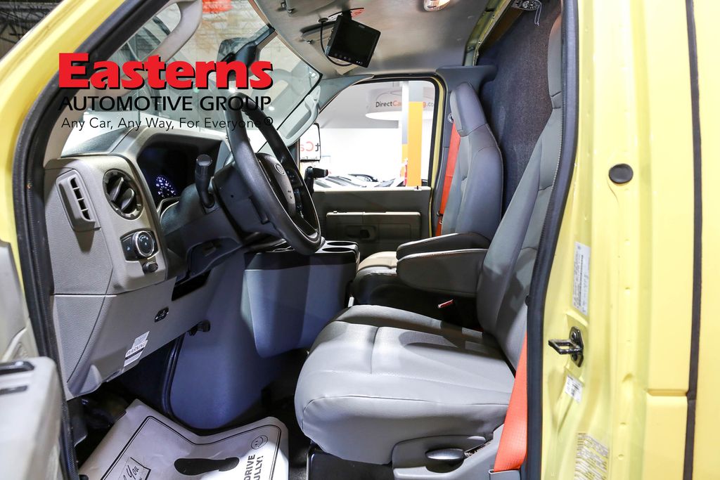 Vehicle image 14 of 40