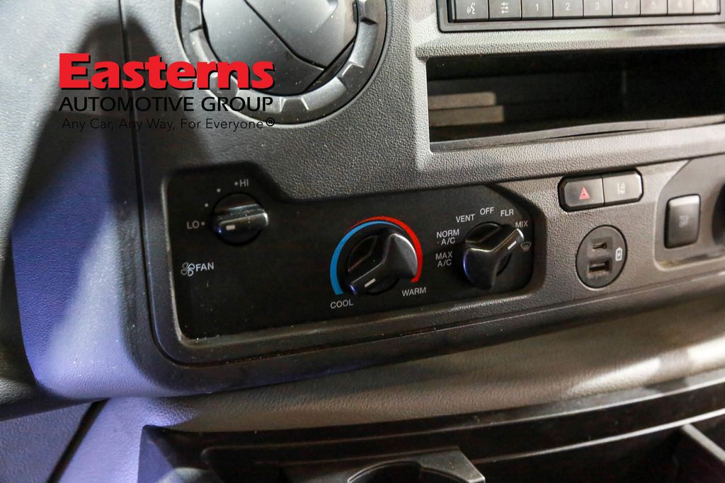 Vehicle image 19 of 40
