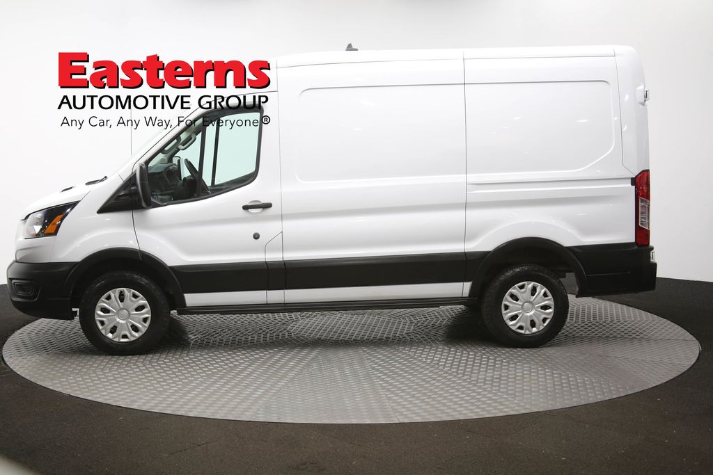 Vehicle image 32 of 63