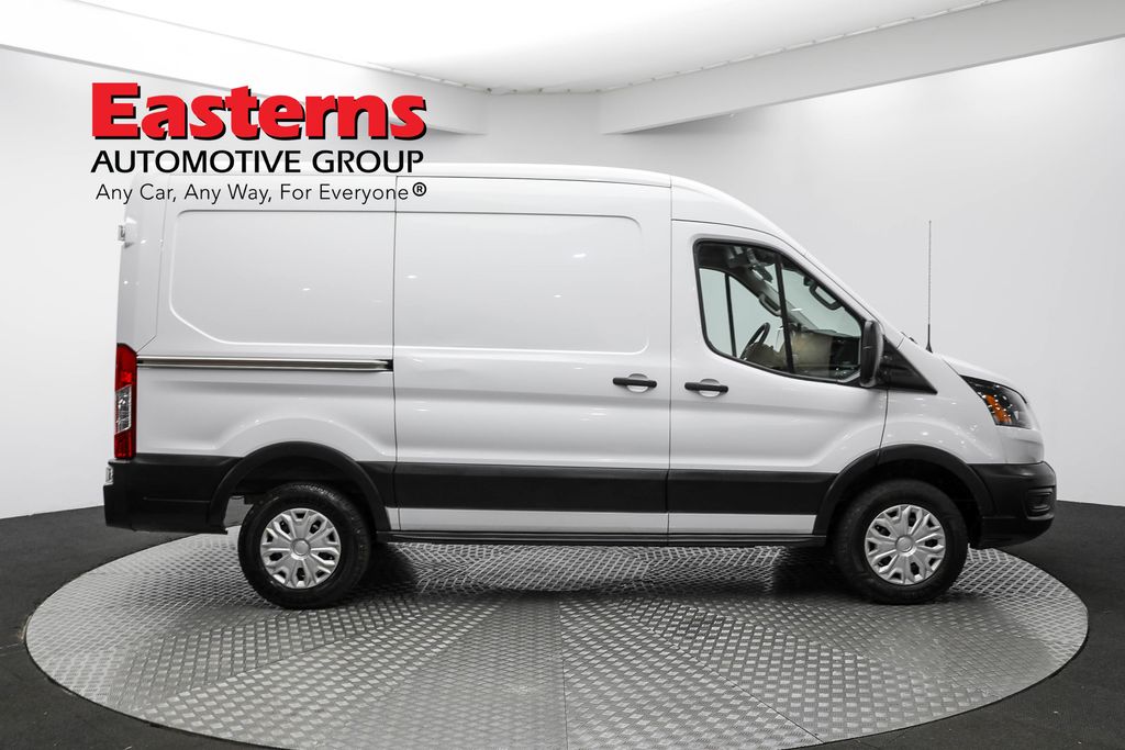 Vehicle image 7 of 63
