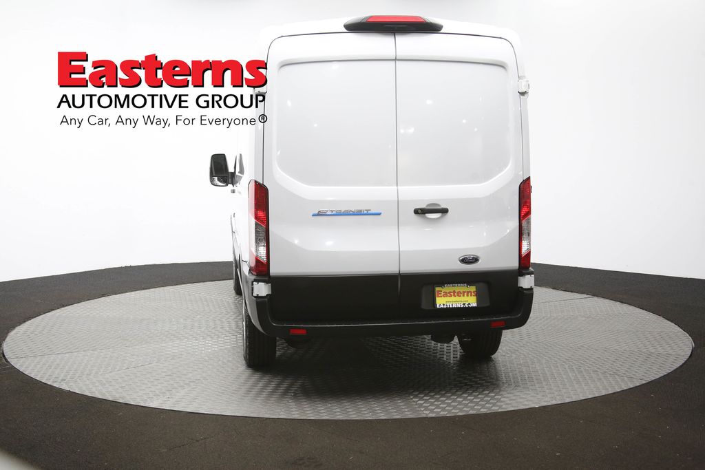 Vehicle image 13 of 63
