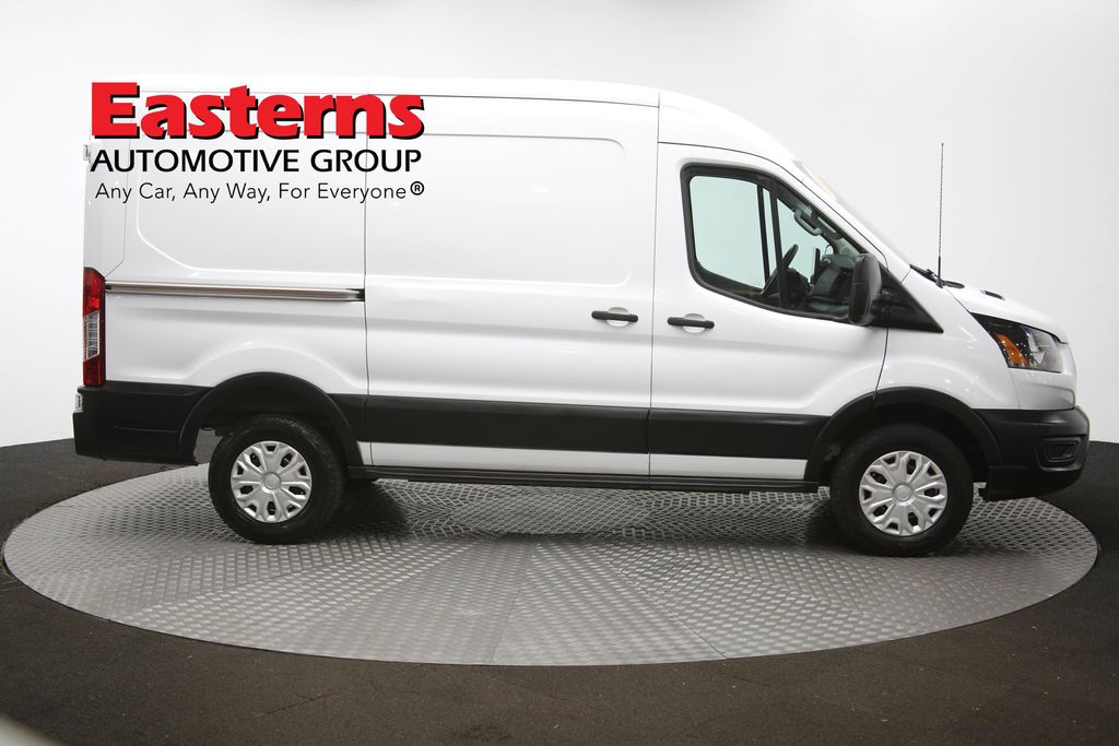 Vehicle image 21 of 63
