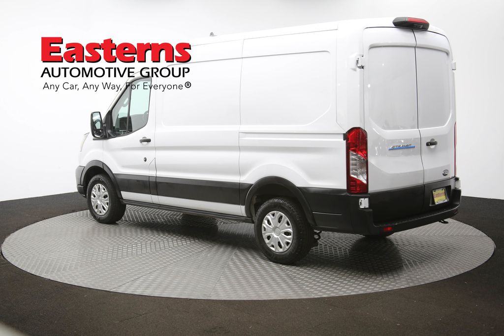 Vehicle image 34 of 63