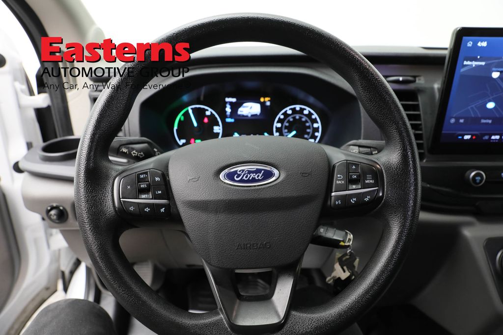 Vehicle image 40 of 63