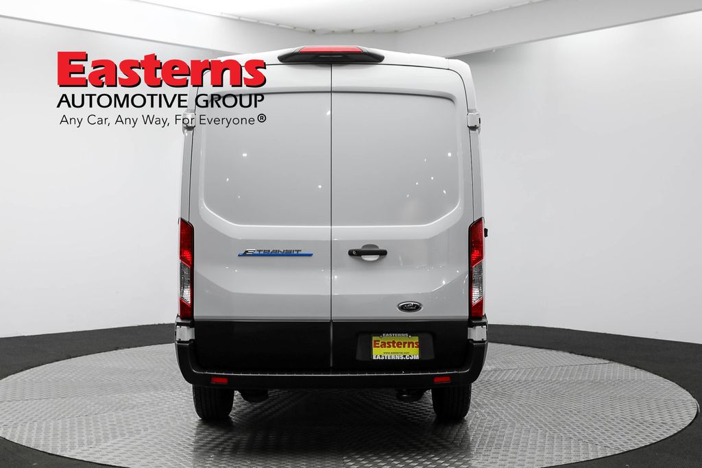 Vehicle image 36 of 63