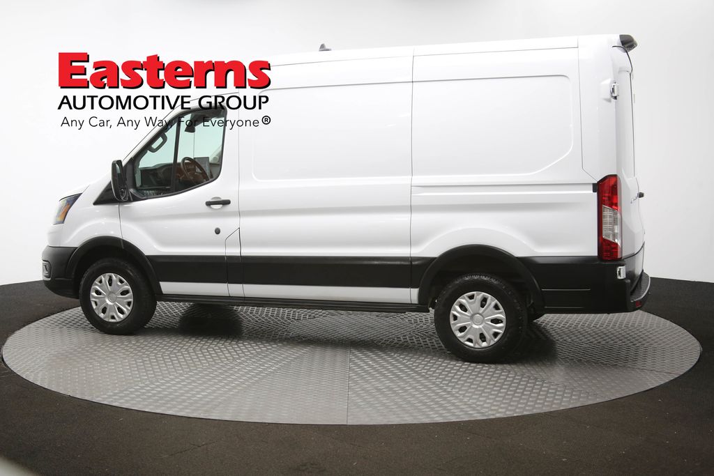 Vehicle image 33 of 63