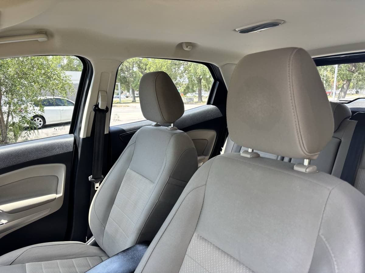Vehicle image 18 of 23