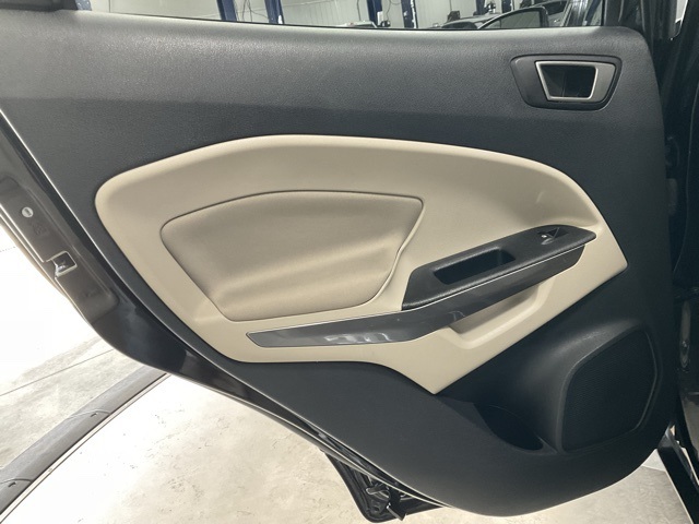 Vehicle image 29 of 32
