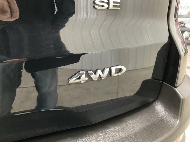 Vehicle image 9 of 32