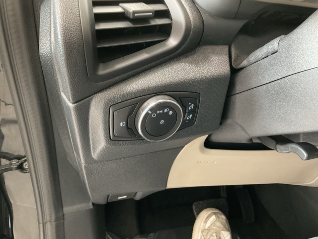 Vehicle image 16 of 32
