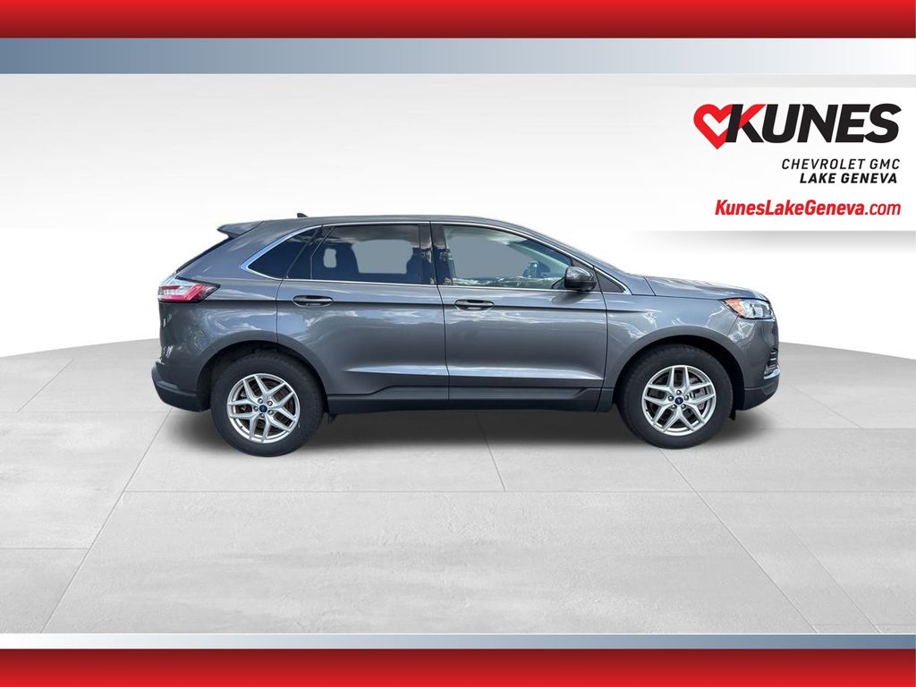 Vehicle image 4 of 48
