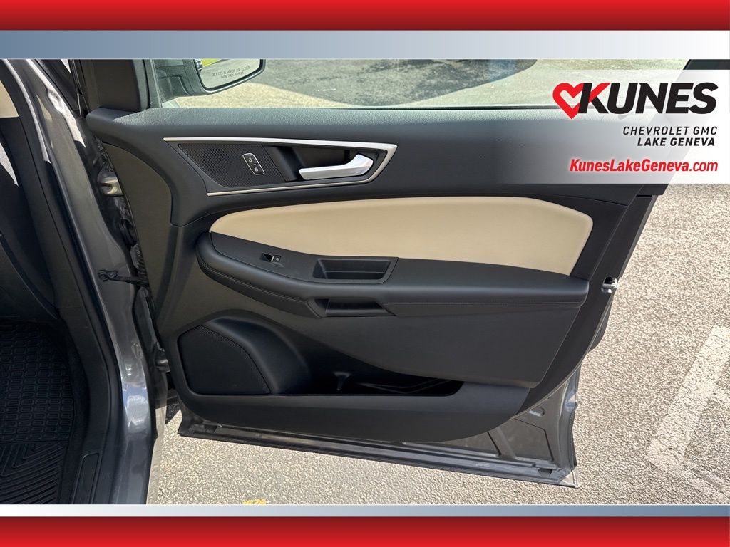 Vehicle image 20 of 48