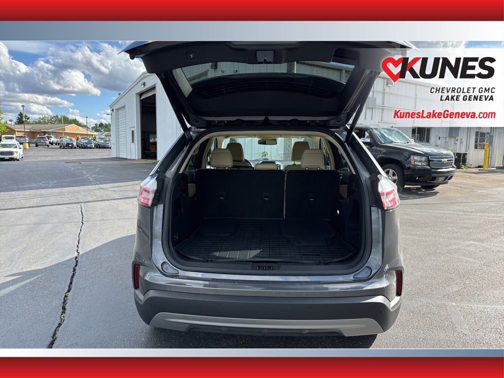 Vehicle image 21 of 48