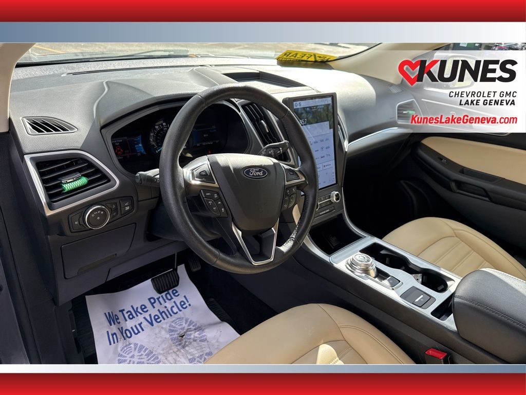 Vehicle image 26 of 48