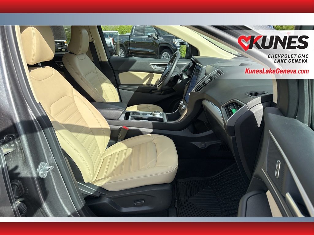 Vehicle image 19 of 48