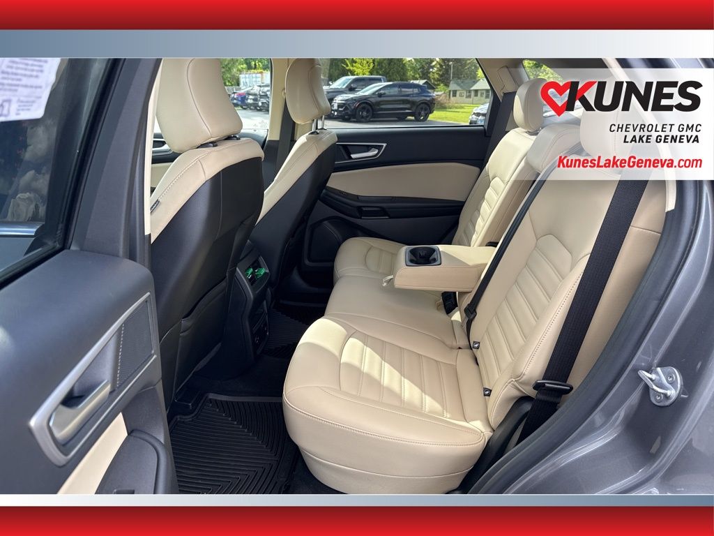 Vehicle image 14 of 48