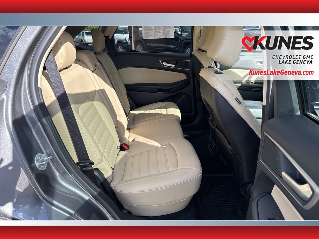 Vehicle image 16 of 48