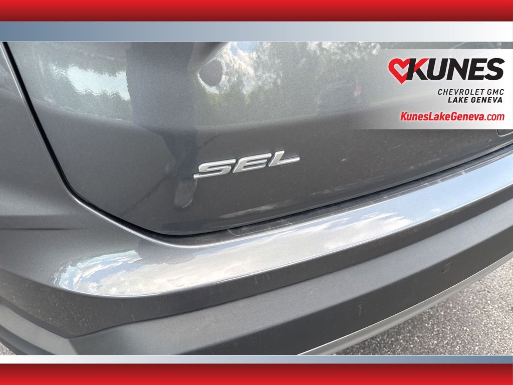 Vehicle image 10 of 48