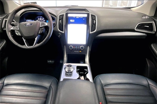 Vehicle image 15 of 32