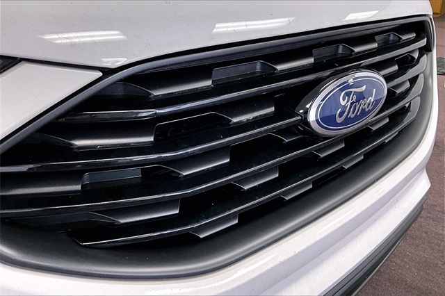 Vehicle image 29 of 32