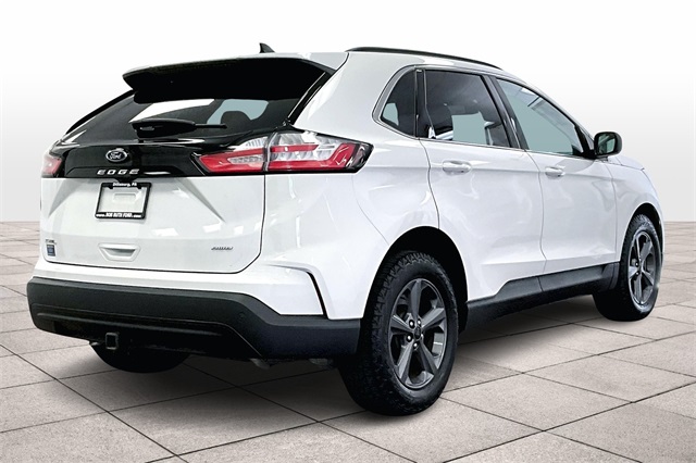 Vehicle image 5 of 32