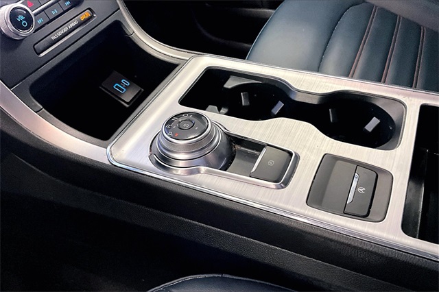 Vehicle image 17 of 32