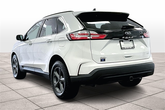Vehicle image 6 of 32