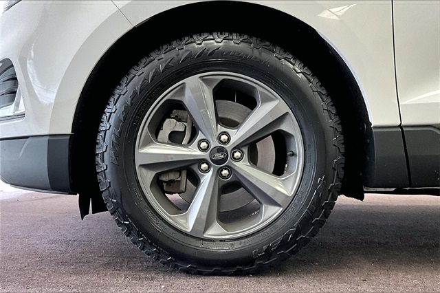Vehicle image 11 of 32