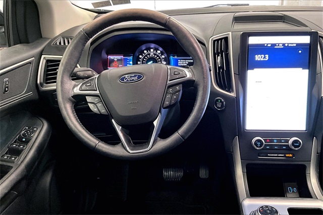 Vehicle image 8 of 32