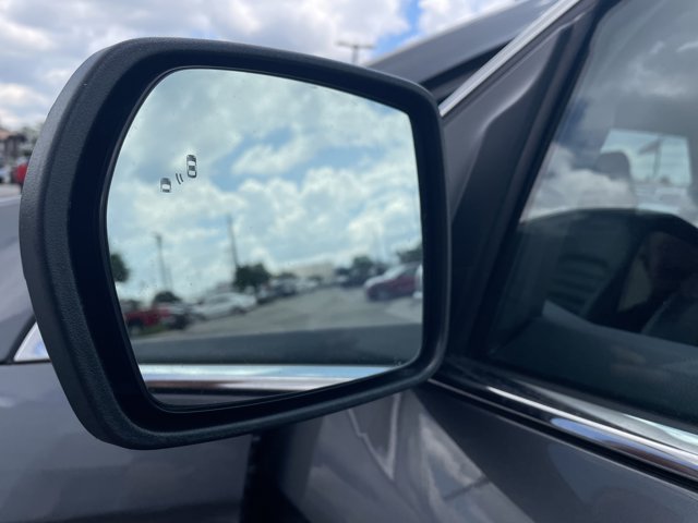 Vehicle image 18 of 30