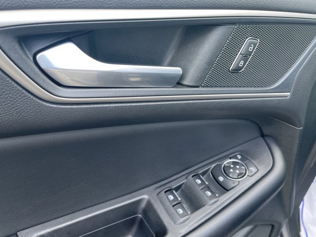 Vehicle image 23 of 30