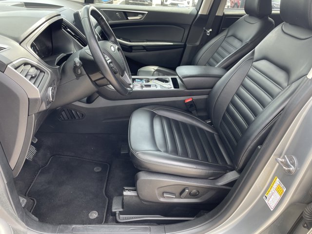 Vehicle image 21 of 29